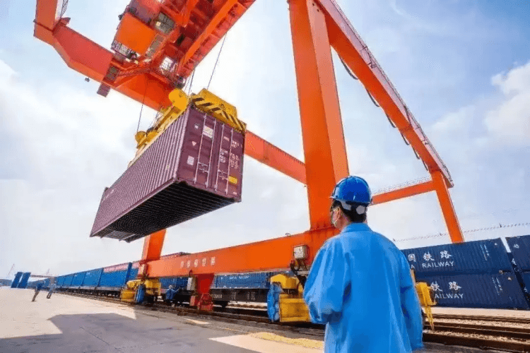 中国贸易顺差破万亿美元,出口版图在“关税战”中重塑