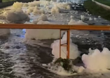 沈阳通报河道现大量泡沫:上游一企业洗手液生产原料进入河道