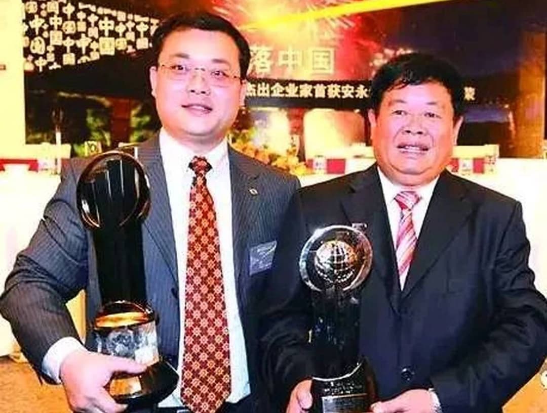 曹德旺卸任福耀玻璃董事长,其子曹晖接棒